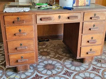 mobili e sedie antichi