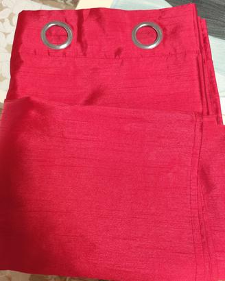 Tende rosse con occhielli 
