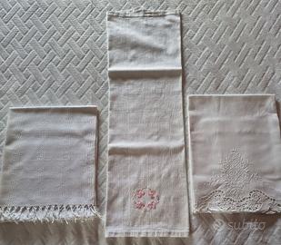 Asciugamani di lino bianchi con ricami (piccolissi