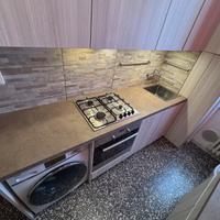 Cucina completa con elettrodomestici
