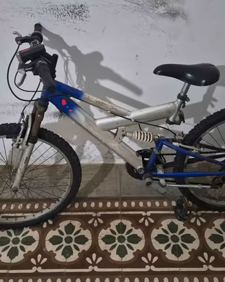 Bicicletta Mountain Bike Biammortizzata