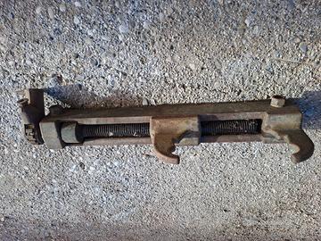 WW2  - MILITARIA  krik per cingoli - 2 pezzi