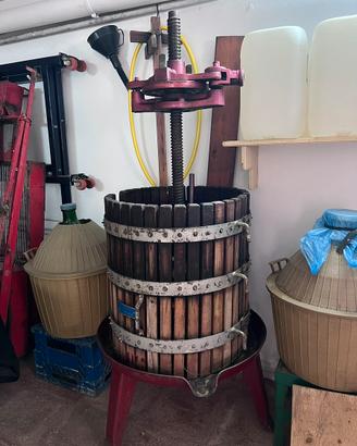 Attrezzatura per fare VINO