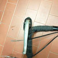Manubrio bici da corsa con leve campagnolo