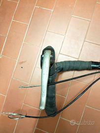 Manubrio bici da corsa con leve campagnolo