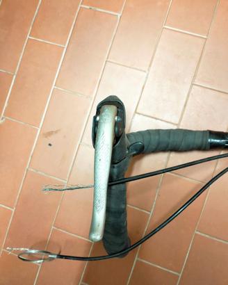 Manubrio bici da corsa con leve campagnolo