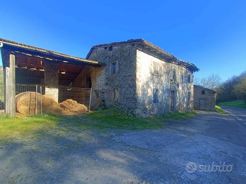 Rustico / Casale di 300 m² a Castelnovo Ne' Monti - Vista 2
