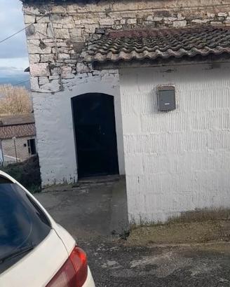 Casa in campagna, piccolo terreno