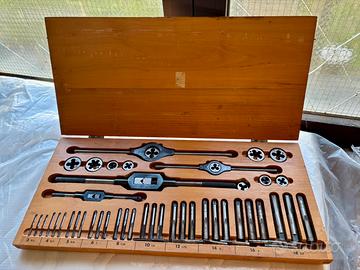 Set maschi e filiere vintage in cassetta legno