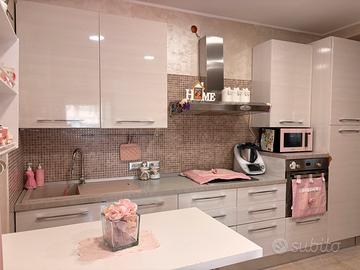 Cucina,Penisola,Credenza vendute separatamente