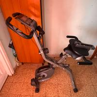 Cyclette con anche allenamento per le braccia