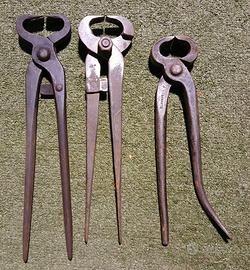 Antiche tenaglie da fabbro o maniscalco collezione