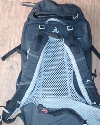 Zaino viaggi Quechua 20 Lt praticamente NUOVO