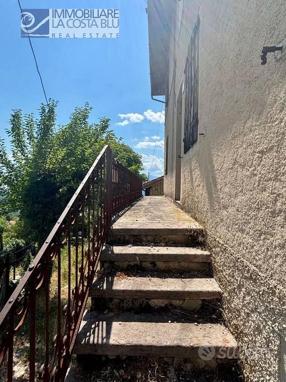 Rustico / Casale di 250 m² con più di 5 locali a M - Vista 3