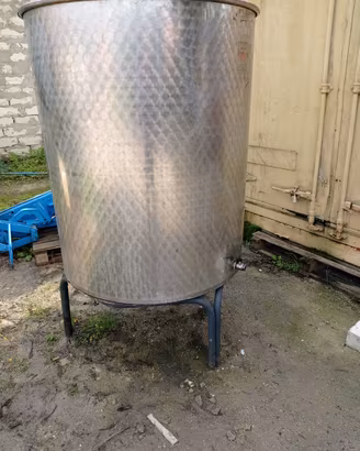 Cisterna di 1000 litri per vino completa di tutto