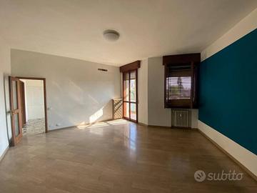 Appartamento di 220 m² con più di 5 locali e box a