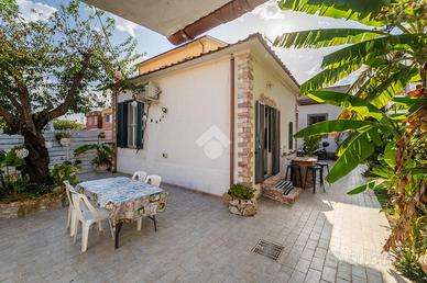 CASA SEMINDIPENDENTE A ROMA