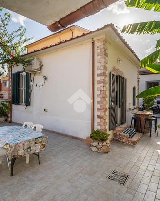 CASA SEMINDIPENDENTE A ROMA