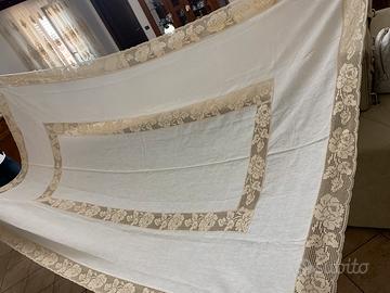 Tovaglia di lino ricamata