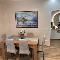 Tavolo sei posti allungabile + 6 sedie