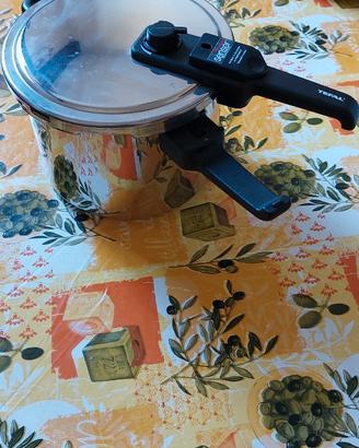 PENTOLA A PRESSIONE NUOVA TEFAL
