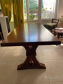 Tavolo allungabile color noce scuro (fino a 360 cm