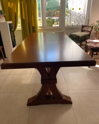 Tavolo allungabile color noce scuro (fino a 360 cm