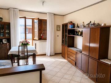AMPIO APPARTAMENTO CON GARAGE e CANTINA - MARINA