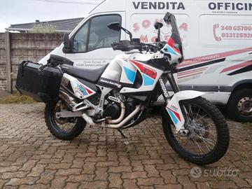 Honda Africa Twin XRV 750 del 1995 compreso trapas