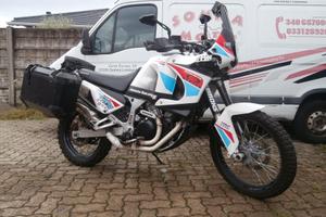 Honda Africa Twin XRV 750 del 1995 compreso trapas
