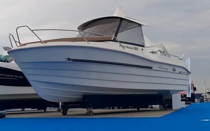 Manara 550 pilothouse promo