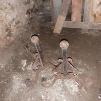 ferri per appoggiare legna per camino antichi