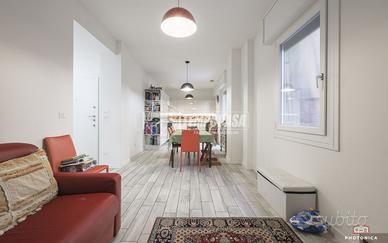 AMPIO TRILOCALE RISTRUTTURATO CON TERRAZZO e CANTI