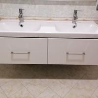 Mobile bagno bianco con doppio lavabo