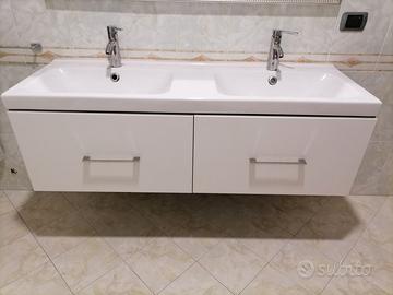 Mobile bagno bianco con doppio lavabo