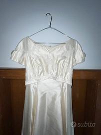 Abito da sposa elegante in shantung di seta