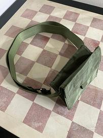 Cinto e borsetta da munizioni dell'esercito.