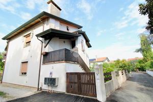 PORZIONE DI BIFAMILIARE A JESOLO