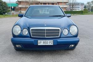Mercedes-benz E 200 cat Classic