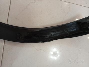 Sopra parafango ruota posteriore destra