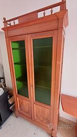 Armadio a vetri (antiquariato)