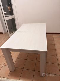 Tavolo allungabile fino a 2.10 cm per 6/8 persone