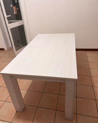 Tavolo allungabile fino a 2.10 cm per 6/8 persone