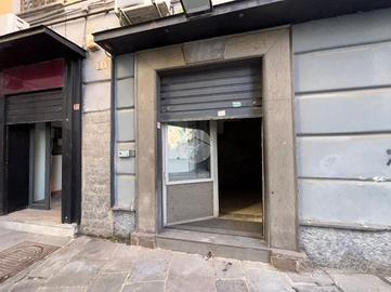 NEGOZIO A NAPOLI