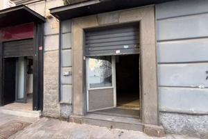 NEGOZIO A NAPOLI