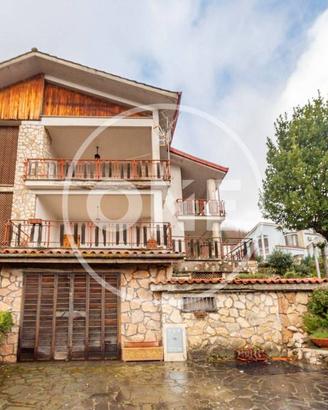 Villa di 267 m² con più di 5 locali e box auto dop