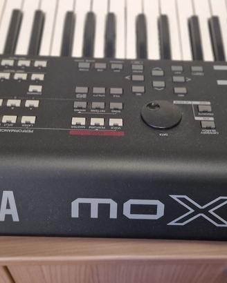 Yamaha MOXF6 61-key Synthesizer Workstation
