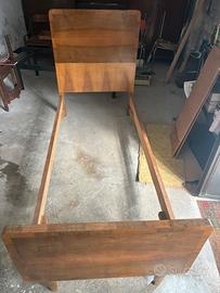 Letto singolo in legno con rete metallo