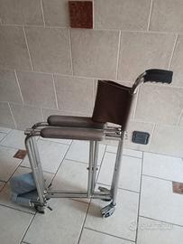 Sedia a rotelle per anziani/disabili