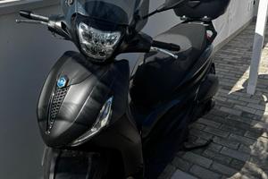 Piaggio Beverly 300 (2024)